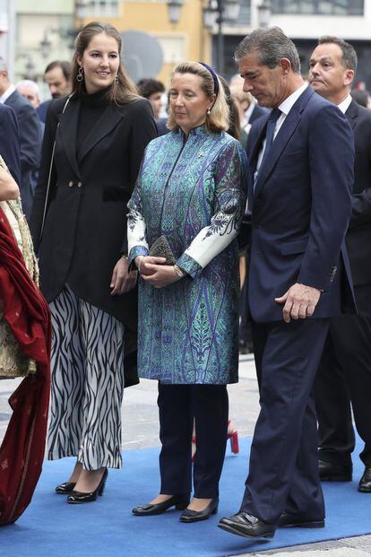 Cristina de Borbón-Dos Sicilias, prima del rey Felipe VI, junto a su marido Pedro López Quesada y su hija Victoria.