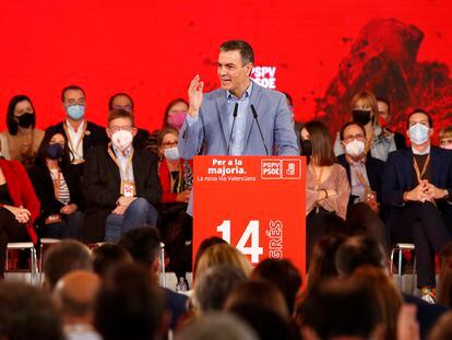 El secretario general del PSOE y presidente del Gobierno, Pedro Sánchez, este domingo, durante la clausura del XIV Congreso del PSV-PSOE, en Benidorm.