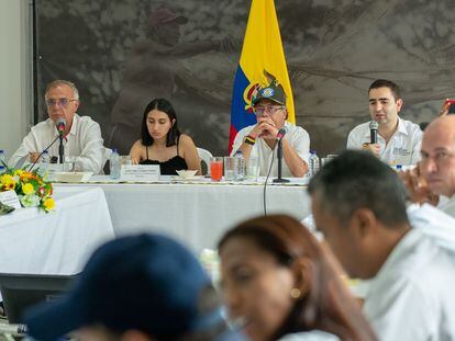 El presidente de Colombia, Gustavo Petro, en un consejo de seguridad, en el sur de Bolívar, este sábado 20 de agosto.