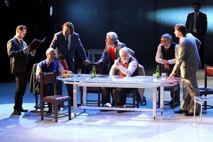 Una escena de la obra 'Democracia', de Michael Frayn, dirigida por Alexei Borodin.