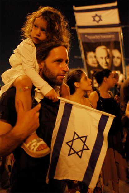 Indignados de todas las edades han tomado hoy las calles de multitud de ciudades en Israel, como Beersheva, al sur del país, en la imagen.