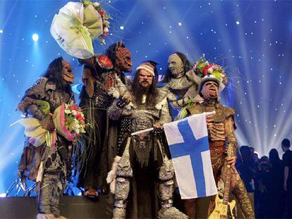 El grupo finlandés Lordi celebra su victoria en el Festival de la Canción de Eurovisión 2006.