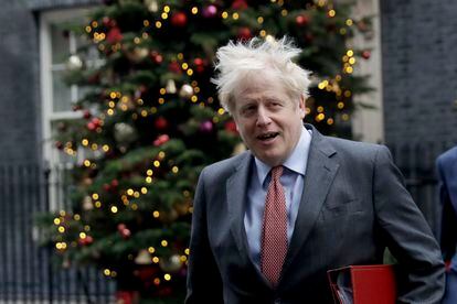 Boris Johnson sale de Downing Street este martes