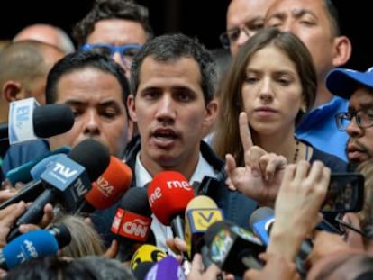  Soldado, te doy una orden  no dispares al pueblo”, afirma el líder opositor que juró como presidente