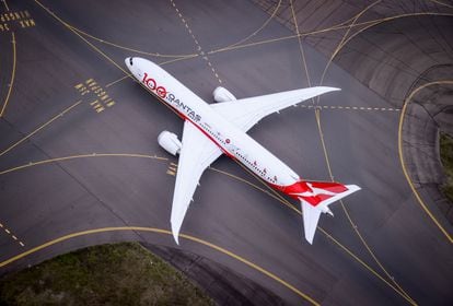 Vista de un avión de la aerolínea Qantas, en Sídney.