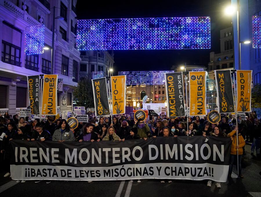 Pancarta de la Manifestación contra Día Internacional para la Eliminación de la Violencia contra las Mujeres en Gran Vía (Madrid). Foto de Andrea Comas