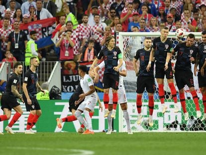 MOSCOW, RUSSIA - JULY 11: Kieran Trippier of England scores his team's first goal during the 2018 FIFA World Cup Russia Semi Final match between England and Croatia at Luzhniki Stadium on July 11, 2018 in Moscow, Russia. (Photo by Matthias Hangst/Getty Images)