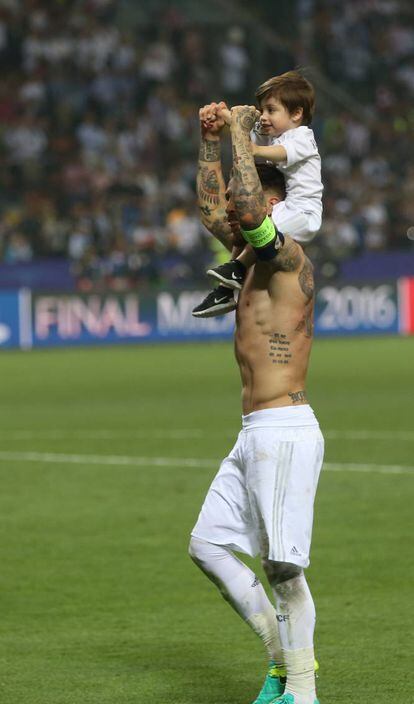 Sergio Ramos con su hijo