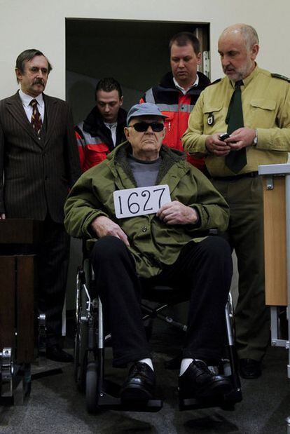 El antiguo guardián del campo de Sobibor, John Demjanjuk, en el juicio en Múnich en 2011.