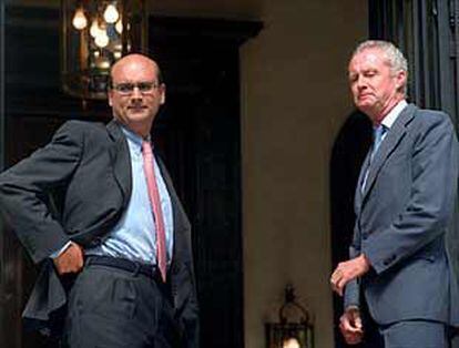 El secretario de Estado Pedro Morenés y el viceconsejero del Gobierno vasco Mikel Legarda.