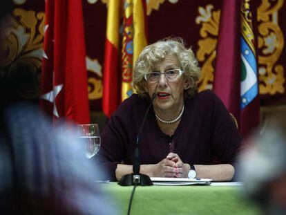 La alcaldesa de Madrid, Manuela Carmena, en el Ayuntamiento de la capital. 