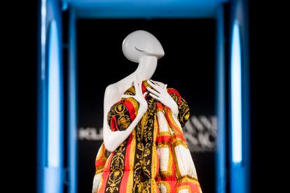 Del vestido de imperdibles a su carácter visionario: la mayor exposición  sobre Gianni Versace aterriza en Países Bajos | Estilo | EL PAÍS