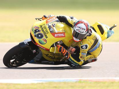 Alex Rins, piloto del equipo de Moto2 de Pons, en el circuito de Termas. 