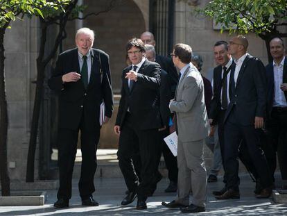 Puigdemont acompaña a una delegación internacional invitada por el Diplocat en los días previos al referéndum independentista del 1-O.
