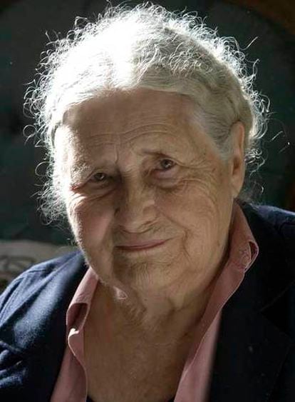 La escritora Doris Lessing, en su casa de Londres, el pasado jueves.