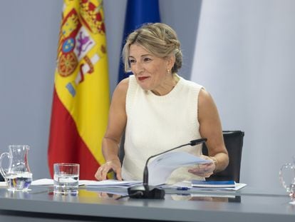 La vicepresidenta segunda y ministra de Trabajo y Economía Social, Yolanda Díaz, durante una rueda de prensa posterior al Consejo de Ministros, este martes.