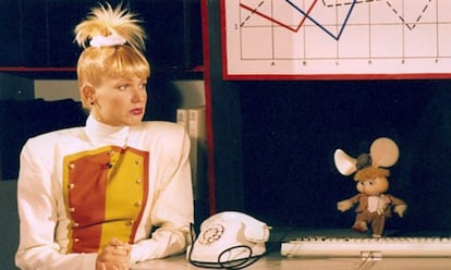 Además de por sus éxitos en la televisión, Xuxa fue siempre objetivo de la prensa latinoamericana por sus relaciones. Estuvo junto al piloto Ayrton Senna o, como ya hemos dicho, con Pelé. Con el empresario Luciano Szafir tuvo su única hija, Sasha, y desde 2013 sale con el actor brasileño Junno Andrade.