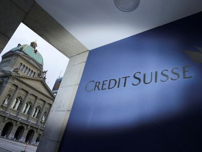 Una sucursal de Credit Suisse junto al parlamento federal, en Berna (Suiza).
