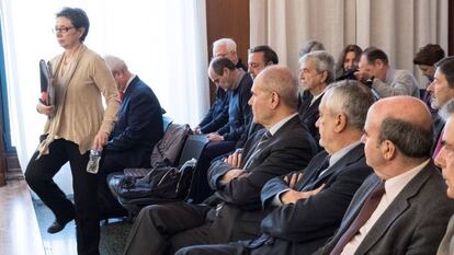 La exconsejera de Economía y Hacienda de la Junta Carmen Martínez Aguayo se dispone a declarar en el juicio de los ERE, ante el resto de ex altos cargos imputados, en 2018.