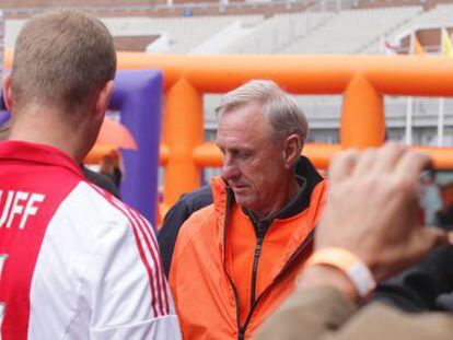 Cruyff ha anunciado su dimisi&oacute;n como asesor del Ajax.