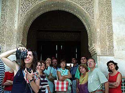 Un grupo de visitantes, en la Alhambra, el pasado sábado.