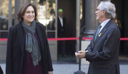 Colau y Trias, en diciembre, en un acto a favor de la Agencia del Medicamento.