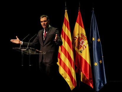 El presidente del Gobierno, Pedro Sánchez, pronuncia en el Teatre del Liceu de Barcelona la conferencia 'Reencuentro: un proyecto de futuro para toda España', este lunes.