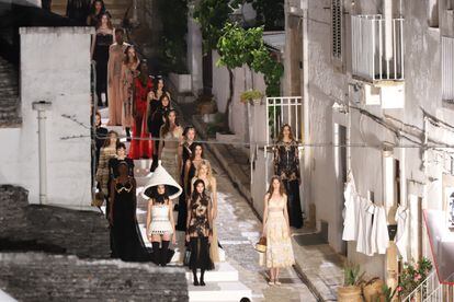The models of the Dolce & Gabbana fashion show walking through the streets of the town of Alberobello.