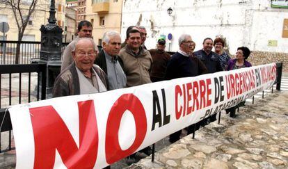 Vecinos de Molinicos se manifiestan contra el cierre de las urgencias.