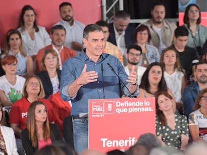 Pedro Sánchez, durante un mitin del PSOE este domingo en Tenerife.