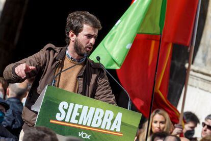 El candidato a la presidencia a las Cortes de Castilla y León, Juan García-Gallardo, interviene en un acto electoral para los comicios del 13 de febrero, este sábado en Burgos.