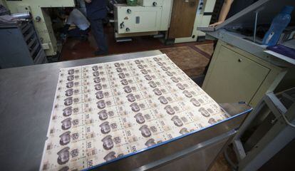 Mesa en la que se verifica la correcta impresión de una plana de billetes de 500 pesos en la fábrica de Banxico en la Ciudad de México