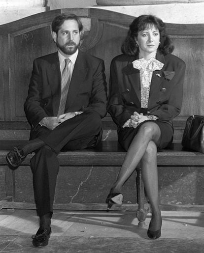 Juan Urquijo y su hermana Miriam, durante el juicio por el asesinato de sus padres en la Audiencia Provincial de Madrid, en 1990.
