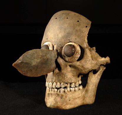Una máscara hecha con un cráneo humano, hallada en el Templo Mayor.