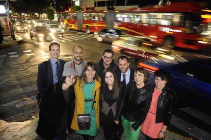 De izquierda a derecha y de arriba abajo, en la Avenida Insurgentes de Ciudad de México: Lorenzo Baladrón, Rafael Avalos, Toni Marí, Alejandro Santos, Almudena Barragán, Claudia Munaiz, Guadalupe Díaz, Cristina Cabrero y Sandra Durán.