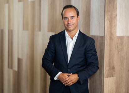 Javier Figaredo es el nuevo director de relaciones externas de la multinacional Philip Morris para España, después de cinco años en la misma función para Latinoamérica y Canadá. Tras comenzar su trayectoria profesional en el mundo de la abogacía, ocupó diferentes puestos de responsabilidad como asesor jurídico-técnico parlamentario en el Parlamento Europeo, la Reper y el Gobierno de España. En el año 2005 se incorporó a Philip Morris Spain.