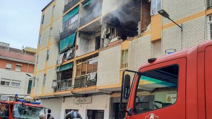 Fachada del edificio donde ha tenido lugar la explosión de gas este jueves en Badajoz.
