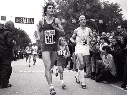 Una imagen del primer maratón popular celebrado en Madrid, en mayo de 1978, en la que participaban niños.