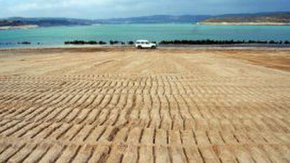 Playa del mayor lago artificial de Europa en As Pontes (A Coruña).