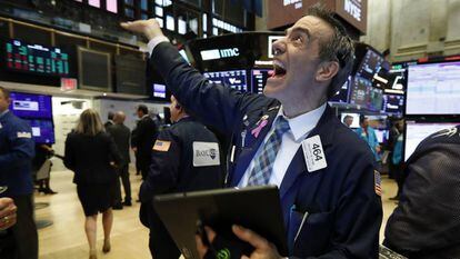 Un agente bursátil en el parqué de Wall Street