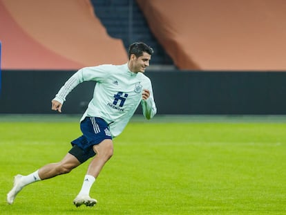Morata, durante el entrenamiento de la selección en Ámsterdam. / RFEF
