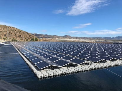 La central desaladora por energía solar de Mazarrón (Murcia), que
reducirá el precio del agua.