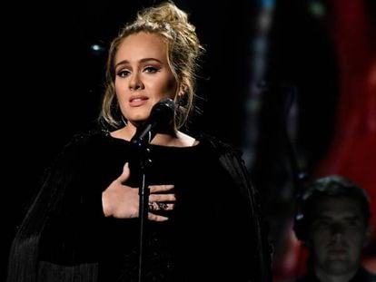 La cantante Adele dedica la canción 'Make you feel my love' en Auckland (Nueva Zelanda) a las víctimas del ataque en Londres.