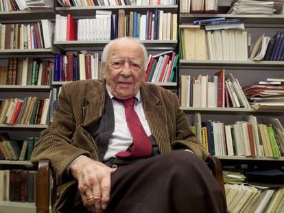 El fil&oacute;sofo alem&aacute;n Hans Georg Gadamer en su despacho de la Universidad de Heidelberg (Alemania), en 2002.