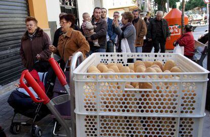 La cola para comprar el pan en Quart de Poblet