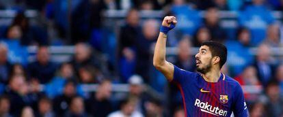 Suárez festeja su gol en el clásico del Bernabéu.