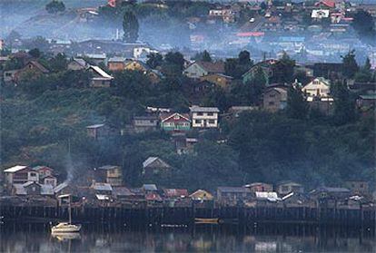 La pesca y el cultivo de musgo destacan en la actividad económica de Chiloé, la isla del sur de Chile en la que una lluvia fina descarga de forma casi permanente.