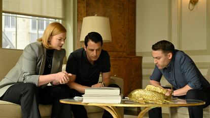 De izquierda a derecha, Sarah Snook, Jeremy Strong y Kieran Culkin interpretan a los hijos del magnate Logan Roy en la serie 'Succession'.