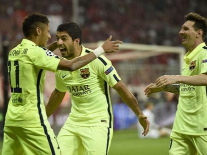 El trío de atacantes del Barça celebra un gol de Neymar, contra el Bayern.
