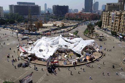 Aspecto que presentaba ayer la plaza Tahrir, donde algunos activistas siguen acampados.